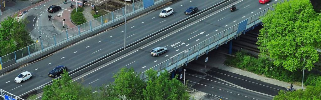 Vlaggetjes op overbrengauto