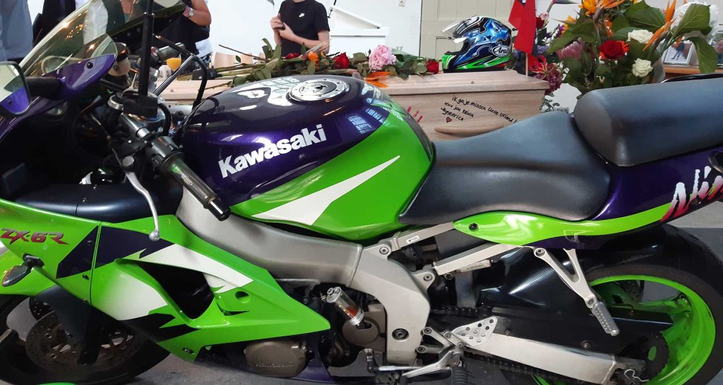 De uitvaart met de Kawasaki