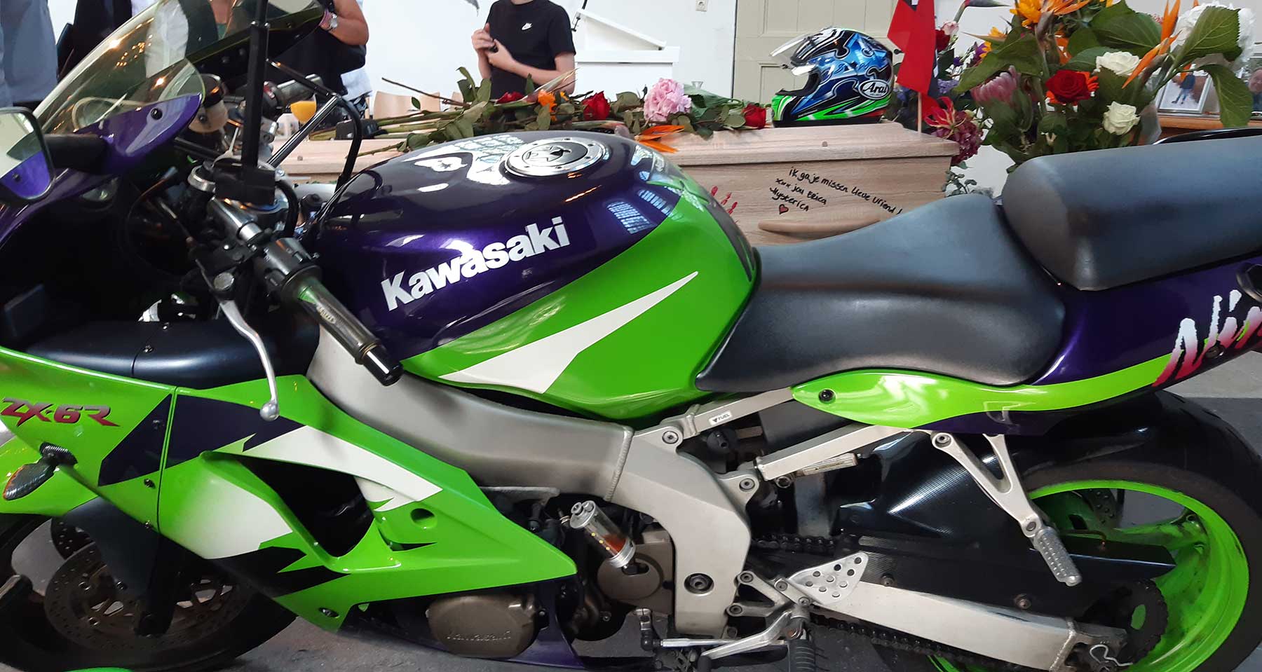 De uitvaart met de Kawasaki